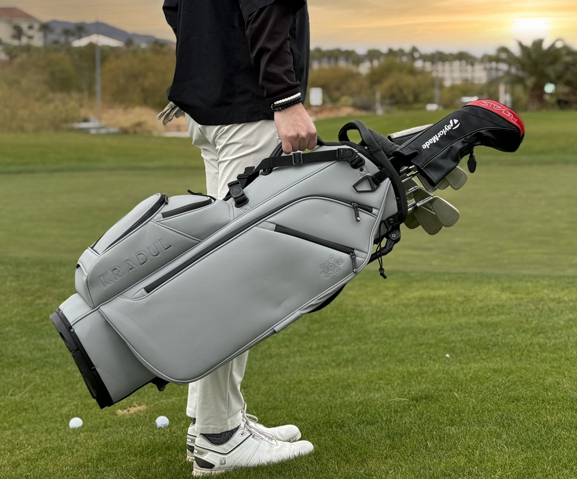 KARUIZAWA GOLF グレー バッグ Golf Bags for the Elite: Why You Should Invest in a Kradul Luxury